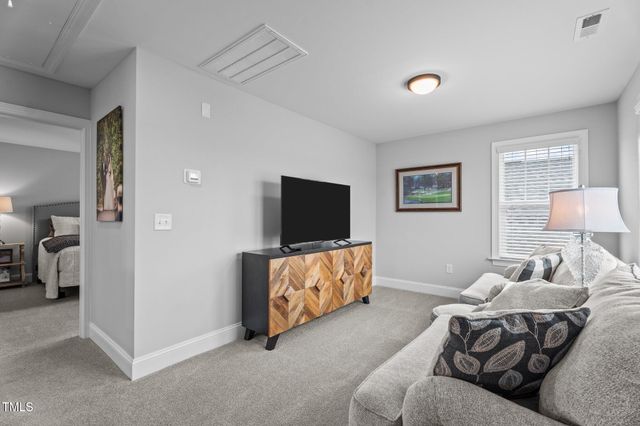 33 Davidson Street, Clayton, NC 27527