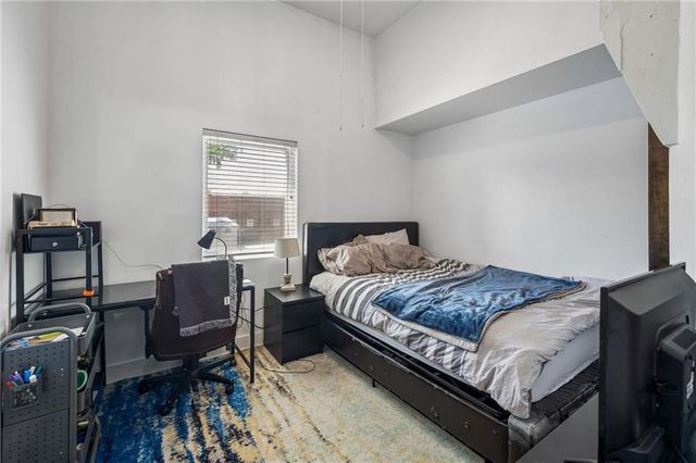 3001 Gillham Road 206, Kansas City, MO 64108