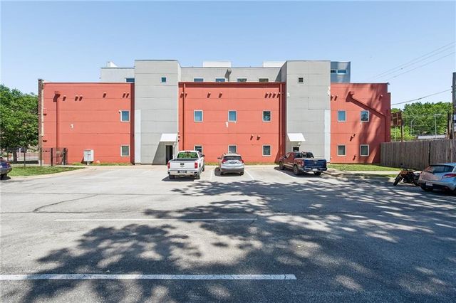 3001 Gillham Road 206, Kansas City, MO 64108