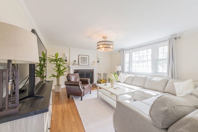31 Lantern Lane, Plymouth, MA 02360