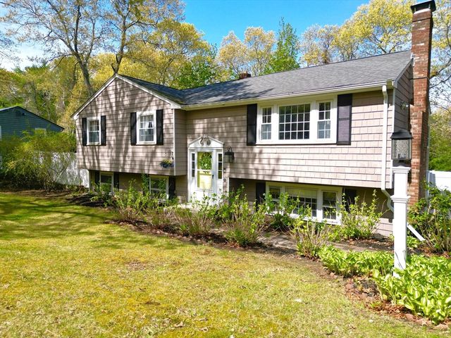 31 Lantern Lane, Plymouth, MA 02360