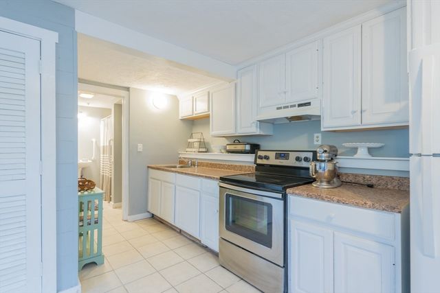 31 Lantern Lane, Plymouth, MA 02360