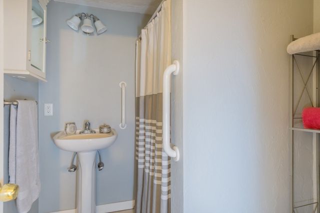 31 Lantern Lane, Plymouth, MA 02360