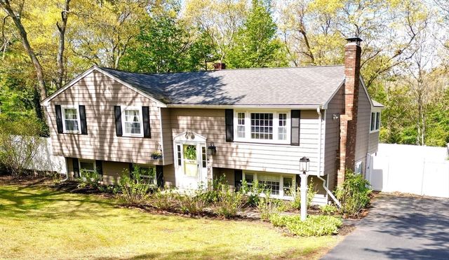 31 Lantern Lane, Plymouth, MA 02360