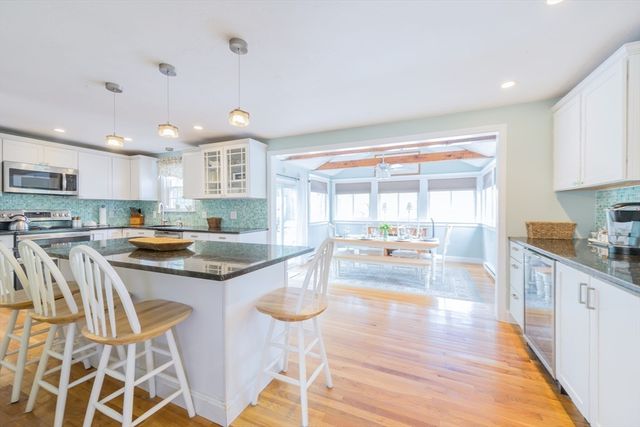 31 Lantern Lane, Plymouth, MA 02360