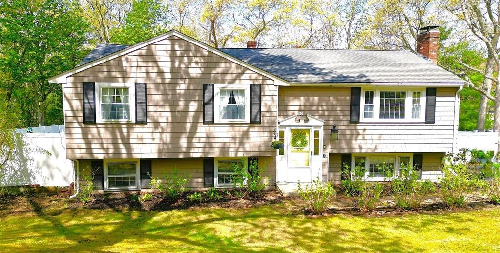 31 Lantern Lane, Plymouth, MA 02360
