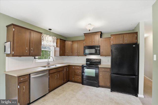 42 PINEWOOD AVE, Lititz, PA 17543