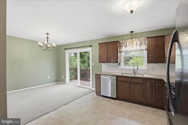 42 PINEWOOD AVE, Lititz, PA 17543