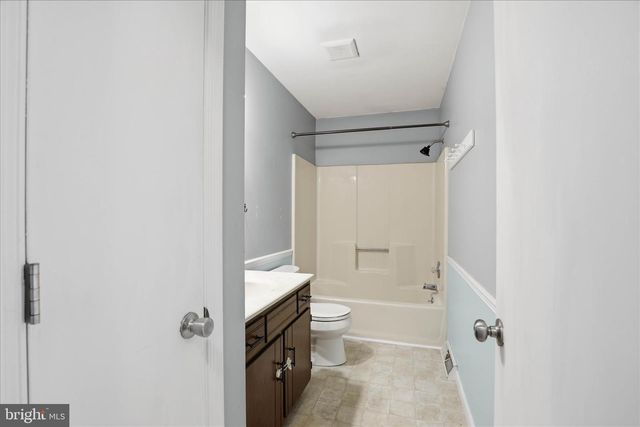 42 PINEWOOD AVE, Lititz, PA 17543