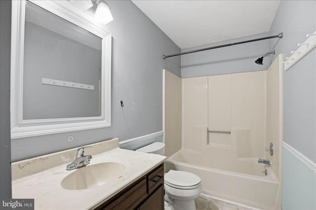 42 PINEWOOD AVE, Lititz, PA 17543