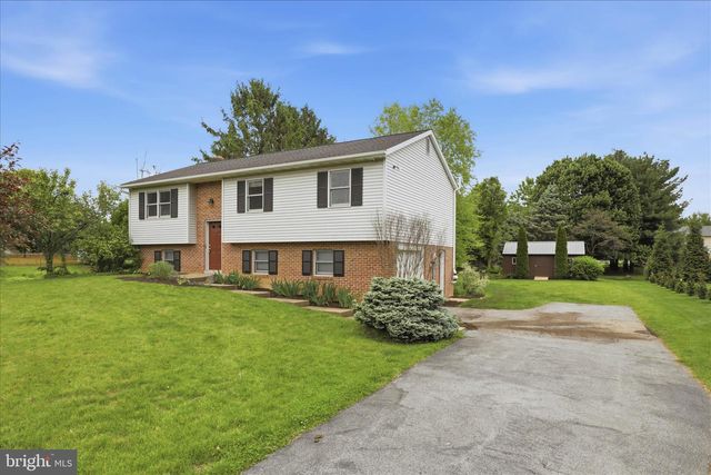 42 PINEWOOD AVE, Lititz, PA 17543