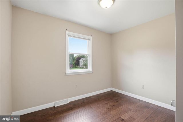 42 PINEWOOD AVE, Lititz, PA 17543