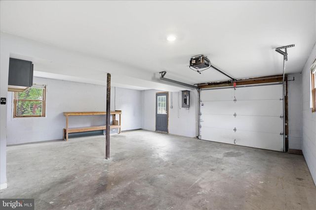 42 PINEWOOD AVE, Lititz, PA 17543