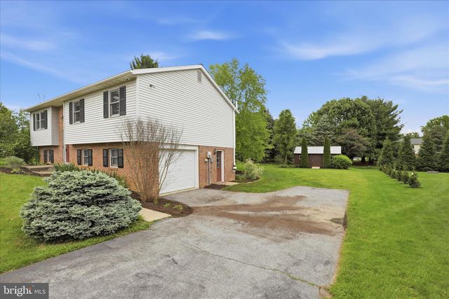 42 PINEWOOD AVE, Lititz, PA 17543