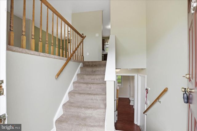 42 PINEWOOD AVE, Lititz, PA 17543
