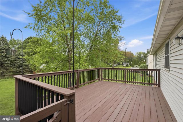 42 PINEWOOD AVE, Lititz, PA 17543