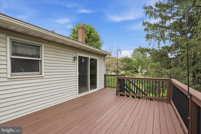 42 PINEWOOD AVE, Lititz, PA 17543