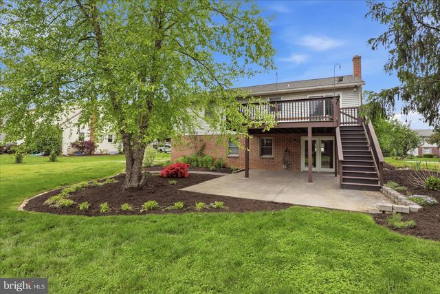 42 PINEWOOD AVE, Lititz, PA 17543