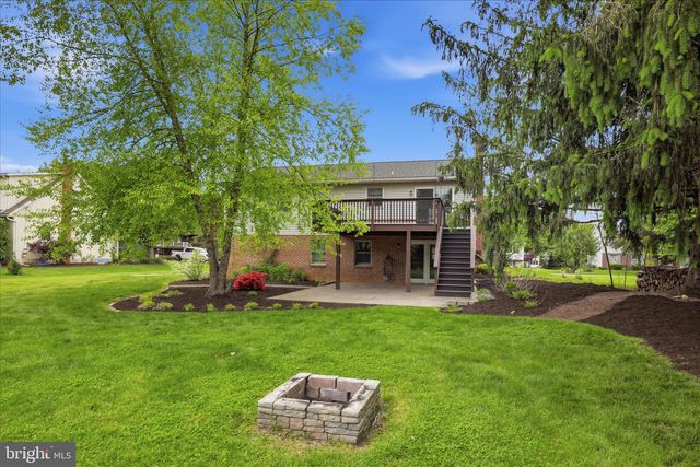 42 PINEWOOD AVE, Lititz, PA 17543