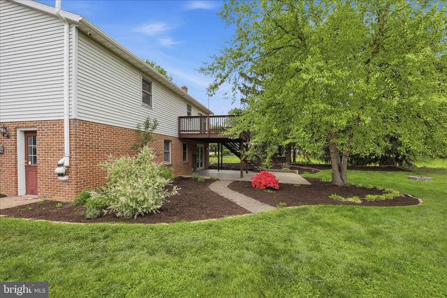 42 PINEWOOD AVE, Lititz, PA 17543