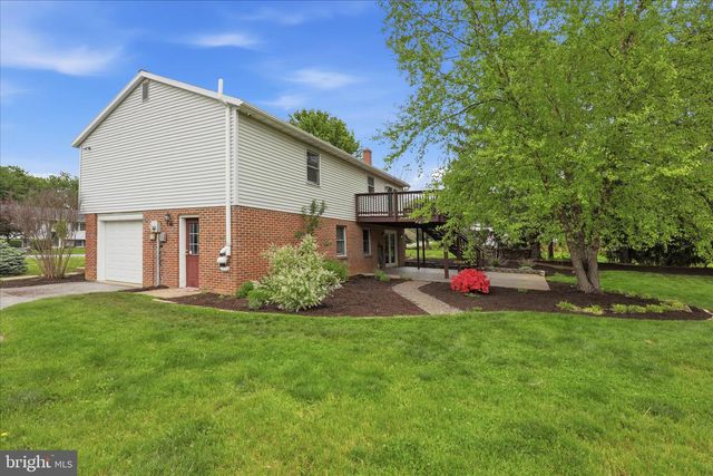 42 PINEWOOD AVE, Lititz, PA 17543