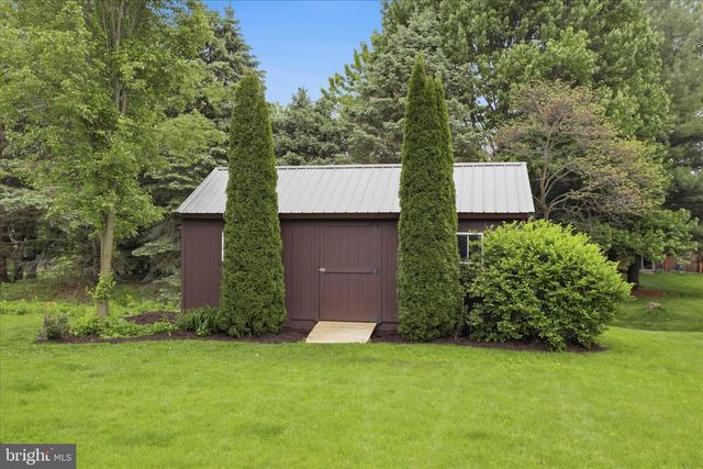 42 PINEWOOD AVE, Lititz, PA 17543