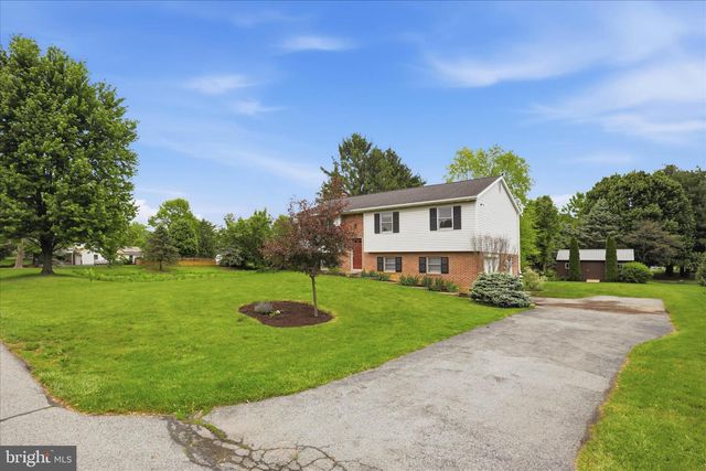 42 PINEWOOD AVE, Lititz, PA 17543