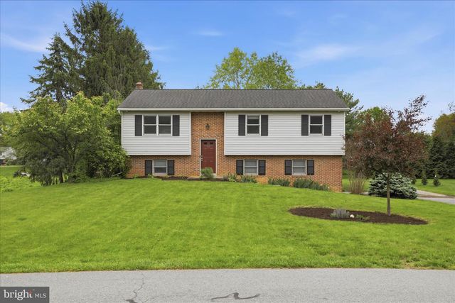 42 PINEWOOD AVE, Lititz, PA 17543