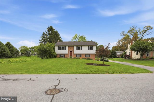 42 PINEWOOD AVE, Lititz, PA 17543