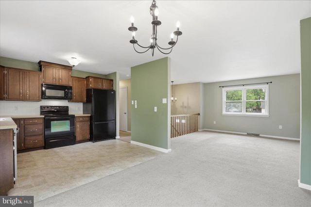 42 PINEWOOD AVE, Lititz, PA 17543