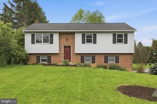 42 PINEWOOD AVE, Lititz, PA 17543
