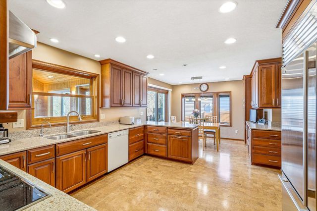 4564 Cliff Ridge Court, Eagan, MN 55123