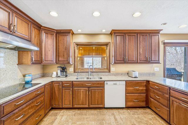 4564 Cliff Ridge Court, Eagan, MN 55123