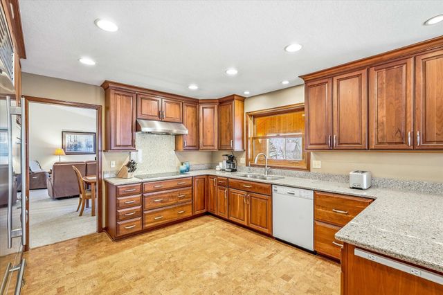 4564 Cliff Ridge Court, Eagan, MN 55123