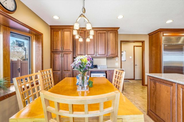 4564 Cliff Ridge Court, Eagan, MN 55123