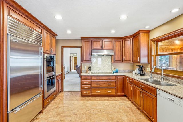 4564 Cliff Ridge Court, Eagan, MN 55123