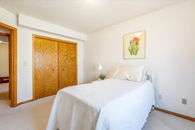 4564 Cliff Ridge Court, Eagan, MN 55123