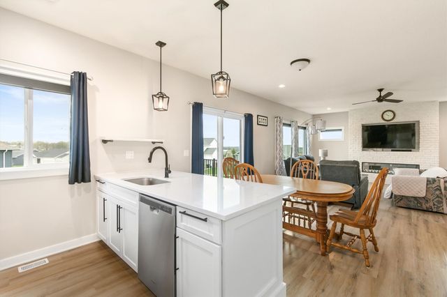 995 8th Street, Waukee, IA 50263