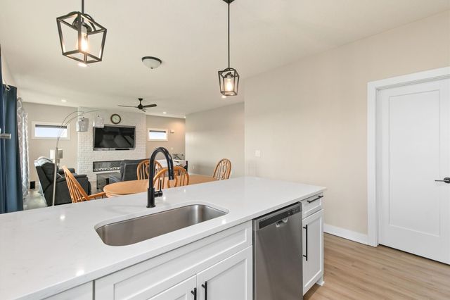 995 8th Street, Waukee, IA 50263