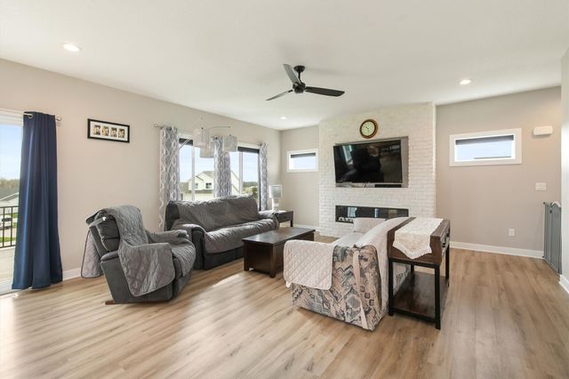 995 8th Street, Waukee, IA 50263