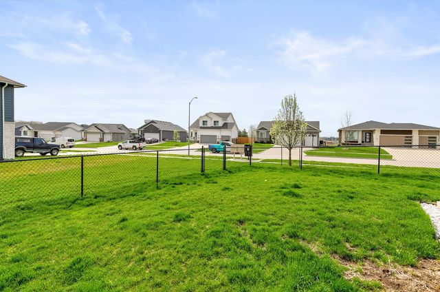 995 8th Street, Waukee, IA 50263