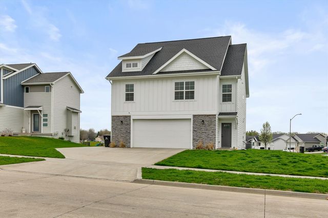 995 8th Street, Waukee, IA 50263