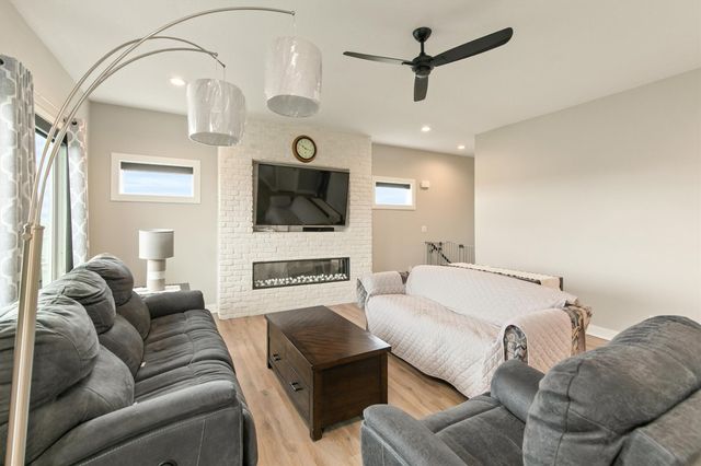 995 8th Street, Waukee, IA 50263