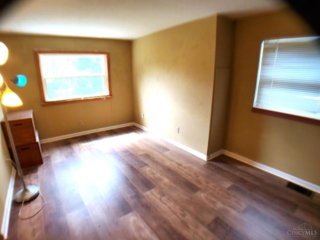 5837 E Kemper Road, Sharonville, OH 45241