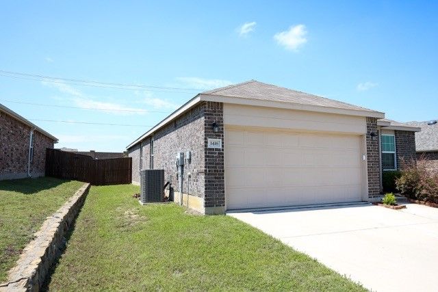 1416 Waggoner Drive, Aubrey, TX 76227