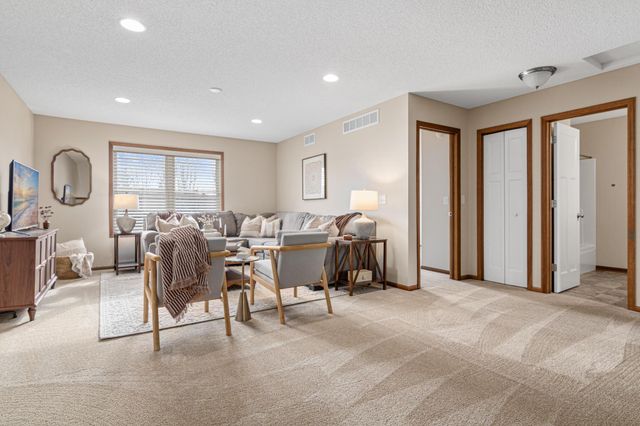 10759 Falling Water Lane B, Woodbury, MN 55129