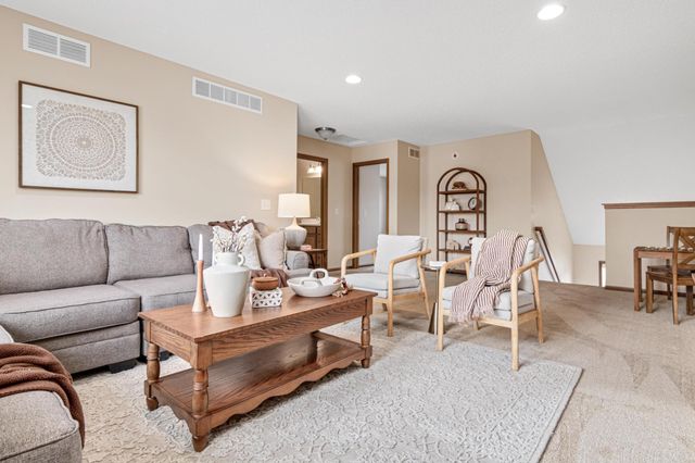 10759 Falling Water Lane B, Woodbury, MN 55129