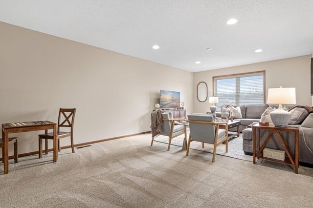 10759 Falling Water Lane B, Woodbury, MN 55129