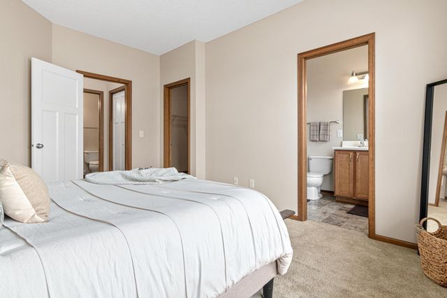 10759 Falling Water Lane B, Woodbury, MN 55129