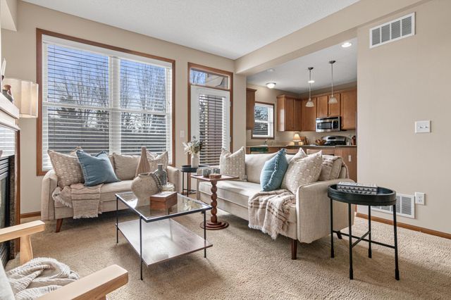 10759 Falling Water Lane B, Woodbury, MN 55129